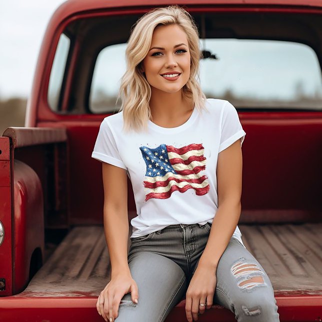 Söndertrasad USA-flagga 4 juli T Shirt (Skapare uppladdad)