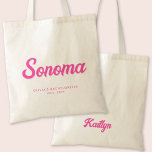 Sonoma Bachelorette Party Personlig Tote Bag Tygkasse<br><div class="desc">Få party att börja med den här Sonoma bachelorette Party retro rosa personlig till väskan. Det här trendiget är utformat så att du får en Bachelorette-stad i ett snyggt-återbildningsteckensnitt,  med gott om utrymme för anpassning med bridens namn och datum. Perfekt lägger till lite roligt och fläkt i din händelse.</div>
