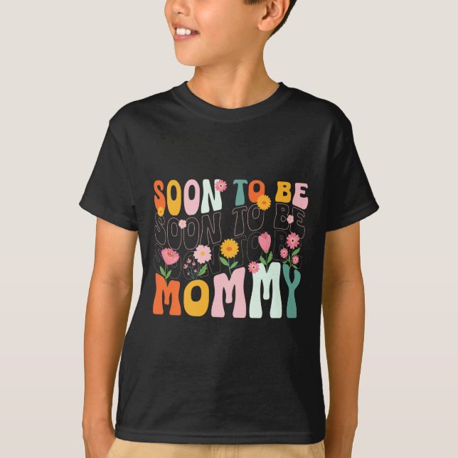 Soon To Be Mommy Est 2025 New Mom Pregnancy Announ T Shirt (Framsida)