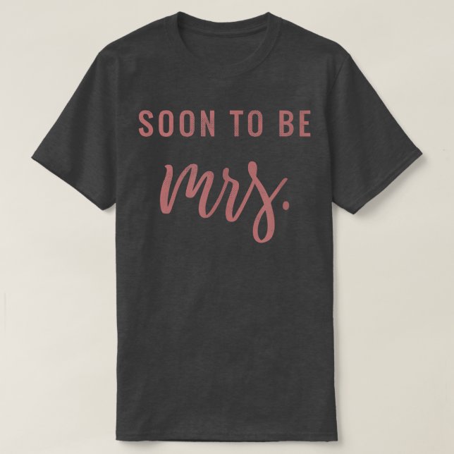 Soon to be Mrs Pink Bride Cute Bridesmaid Bachelor T Shirt (Design framsida)