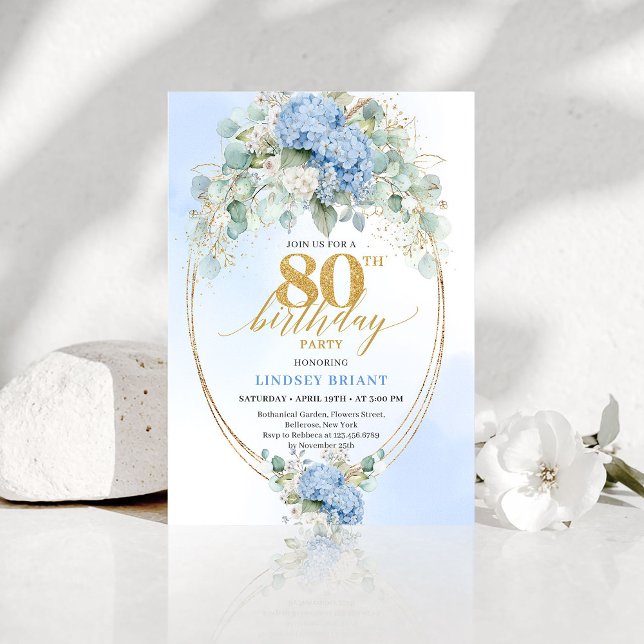 Sophisticated Dusty Blue Floral 80th Birthday Chic Inbjudningar (Sophisticated Dusty Blue Floral 80th Birthday Invite)