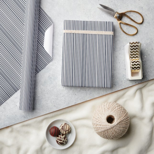 Sophisticated Navy Blue Striped Minimalist Presentpapper (Hantverk)