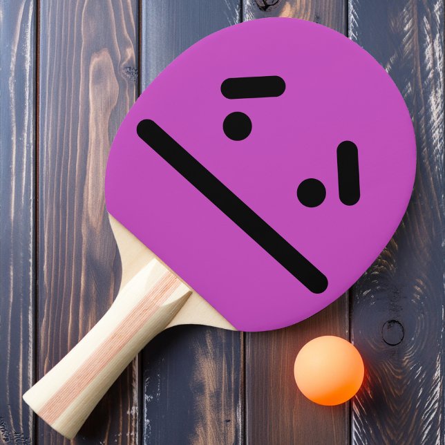 Sorgligt tomt ansikte lila ping pong paddel pingisracket (Skapare uppladdad)