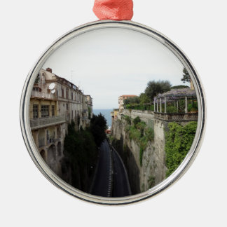 Sorrento italien julgransprydnad metall