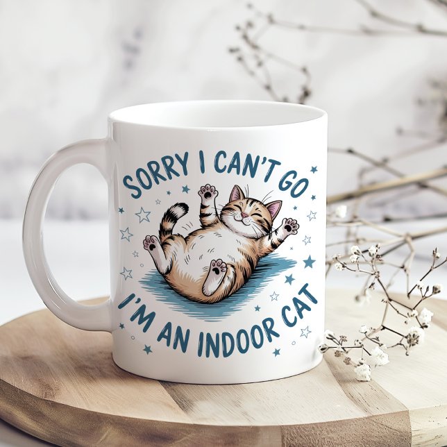 "Sorry I Can't Go, I'm an Indoor Cat" Funny Kaffemugg ("Sorry I Can't Go, I'm an Indoor Cat" Funny Coffee Mug on a sunny boho kitchen table)