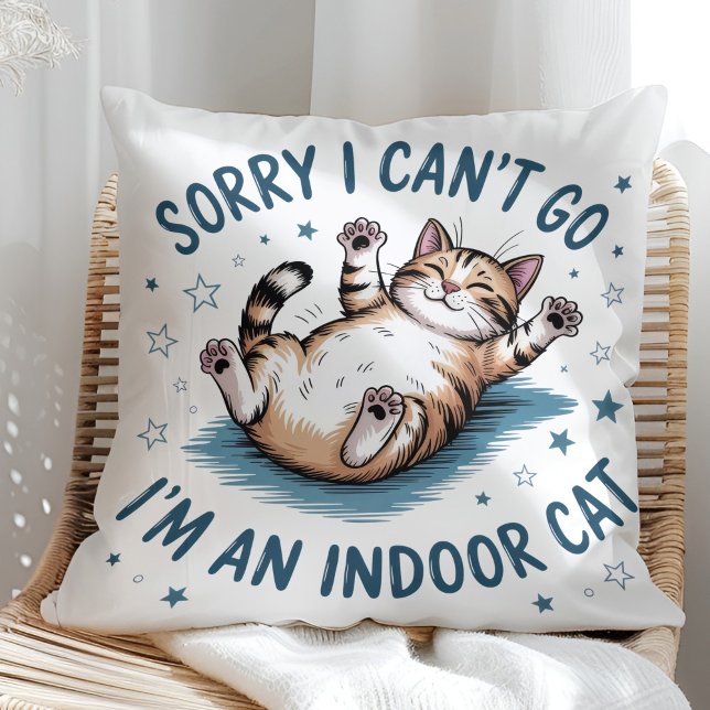 "Sorry I Can't Go, I'm an Indoor Cat" Funny Kudde ("Sorry I Can't Go, I'm an Indoor Cat" Funny Throw Pillow in a sunny boho neutral rattan chair)