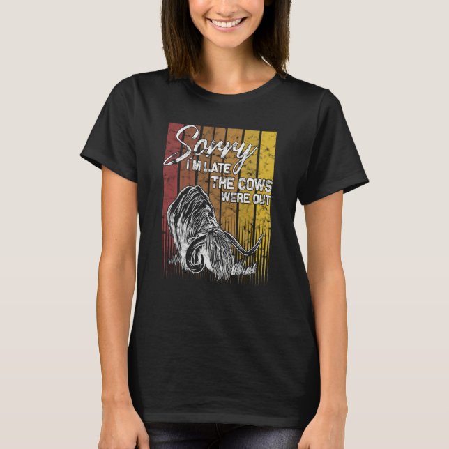 Sorry I´m late the cow were out highland cow Breed T Shirt (Framsida)