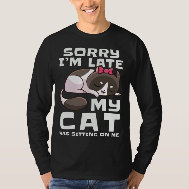 Sorry I'm Late My Cat Was Sitting On Me Pets Anima T Shirt (Framsida)