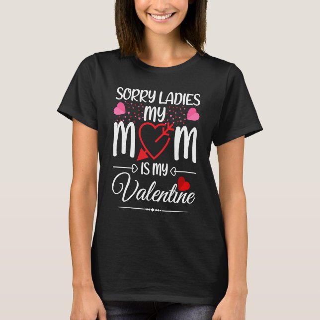 Sorry Ladies My Mom Is My Valentine Mamas Boy T Shirt (Framsida)