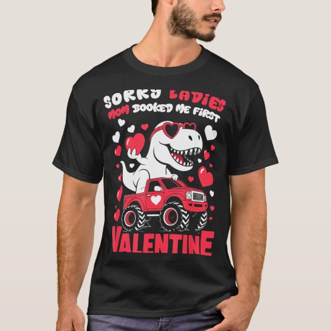 Sorry Valentine Ladies Mom Booked Me First  T Shirt (Framsida)
