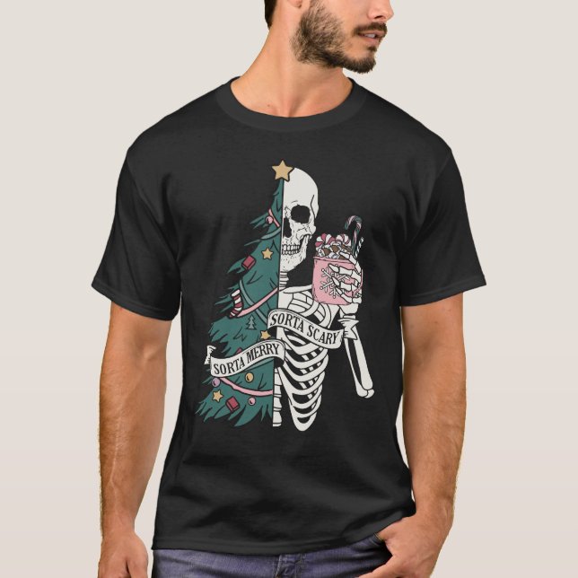 "Sorta Scary Sorta Merry" Julskaleton T Shirt (Framsida)