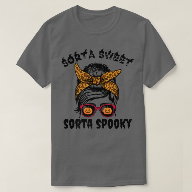 Sorta Sweet Sorta Spooky Pumpkin Messy Bun Hallowe T Shirt (Design framsida)