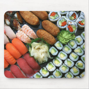 Sortiment av japanska sushi-favoriter musmatta