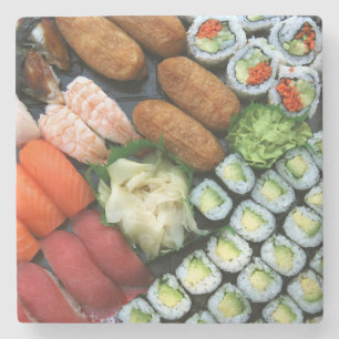 Sortiment av japanska sushi favoriter stenunderlägg