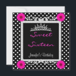 Söt 16 16th Black White spot Rosa blommigt Tiara Inbjudningar<br><div class="desc">Sweet 16 16:e födelsedagen Black White spot Rosa Tiara blommigt Enkel Elegant</div>