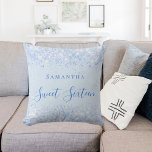 Söt 16 baby blue glitter-dammskript namn kudde<br><div class="desc">För en elegant 16,  16:e födelsedag. Ett trendig baby blue,  ljusblå färg. Dekorerad med faux glitter damm. Anpassa och lägg till ett namn. Sweet sixteen är skrivet med ett modernt handskript i stil.</div>