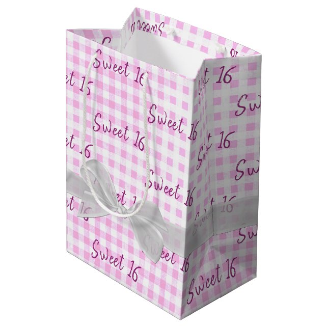 Söt 16 födelsedagsbow på Gingham Medium Gift Bag (Baksidan Vinklad)