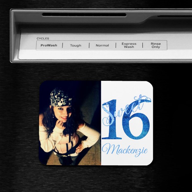 Söt 16 | Glitzy Blue Glam Typography and Photo Magnet (Skapare uppladdad)