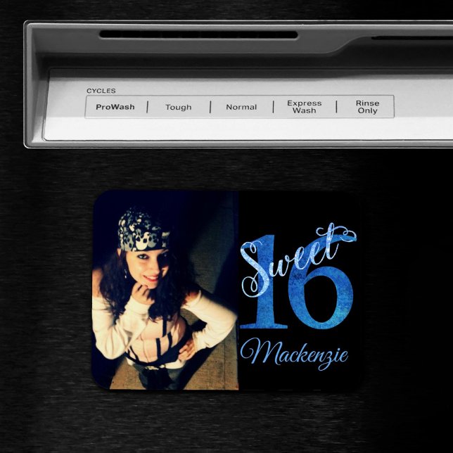 Söt 16 | Glitzy Blue Glam Typography and Photo Magnet (Skapare uppladdad)