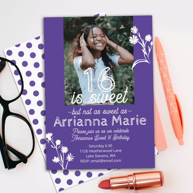 Söt 16 Lila, Vita blommor, Födelsedagsfest Inbjudningar (purple sweet 16 sixteen party invitation, floral botanical wild flowers photo 16th birthday invite)