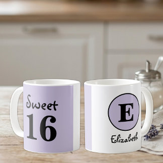 Söt 16-monogramnamn lila kaffemugg