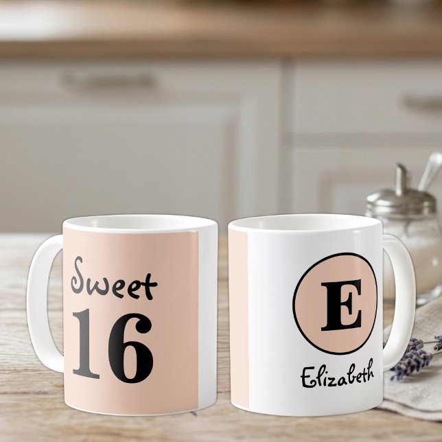 Söt 16-monogramnamn persika kaffemugg (Skapare uppladdad)
