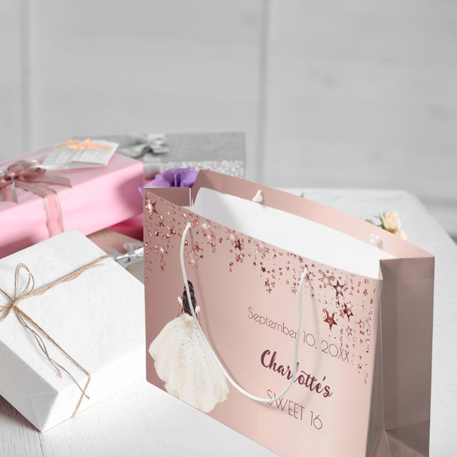 Söt 16 ro-stjärnor, elfenbensklänning i guld (Skapare uppladdad)