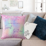 Söt 16  rosa lila holografi kudde<br><div class="desc">Trendigets regnbågsbakgrund med enmajs och regnbåge pastellfärg i  rosa,  lila,  myntgrönt. Dekorerad med konetti. Anpassa och lägg till ett namn,  skrivet med ett modernt handskript i stil. Lila färgad brev.</div>