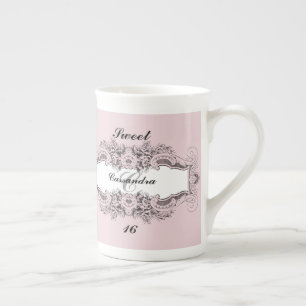 Söt 16th födelsedag personifierat Monogrammed Benporslin Mugg