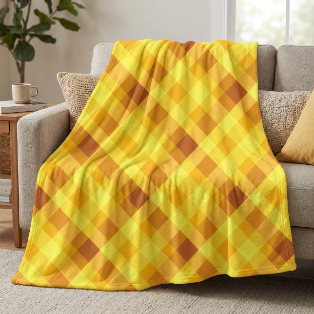 Söt äggula karotröja stor filt (Cute Egg Yolk Yellow Plaid Large Fleece Blanket draped over a sofa in a living room.)