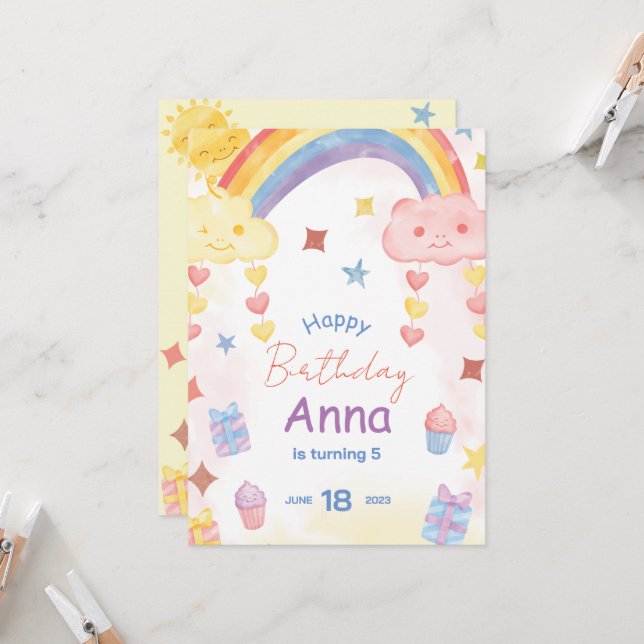 Söt akvarell regnbåge, sol och moln födelsedag inbjudningar (Fram/Back In Situ)