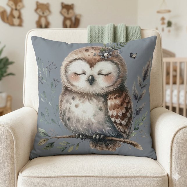 Söt akvarelluggla med blomsterrik skogsstil kudde (Cute Watercolor Owl with Floral Woodland Style Throw Pillow Mockup A)