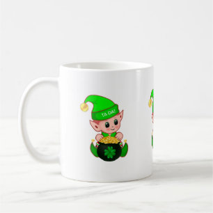 Söt alv med en kruka guld & lyckoshamrock kaffemugg