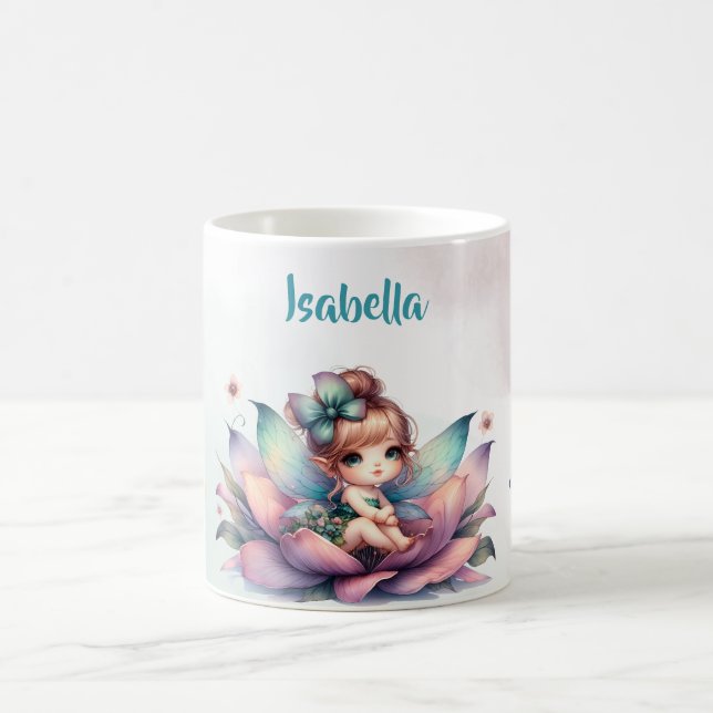 Söt älva som sitter inuti blomma kaffemugg (Center)