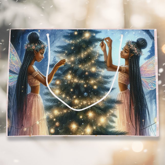 Söt Älvor som dekorerar Julgran (Skapare uppladdad)