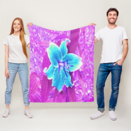 Söt Aqua Blue Stargazer Lily på Lila Fleecefilt