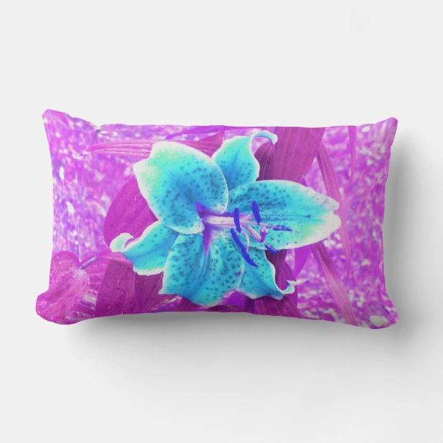 Söt Aqua Blue Stargazer Lily på Lila Lumbarkudde (Framsida)