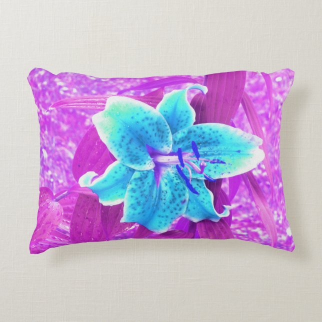 Söt Aqua Blue Stargazer Lily på Lila Prydnadskudde (Framsidan)