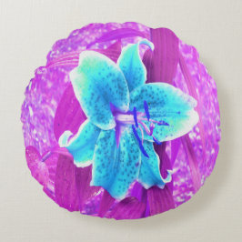 Söt Aqua Blue Stargazer Lily på Lila Rund Kudde