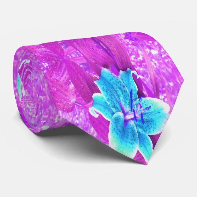 Söt Aqua Blue Stargazer Lily på Lila Slips (Rullad)