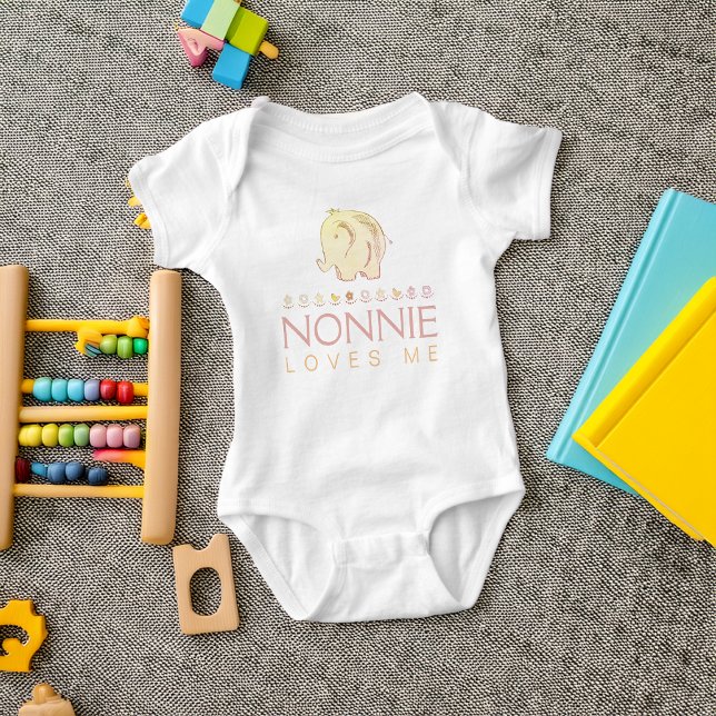 Söt baby elefant Nonnie älskar mig T Shirt (Cute Baby Elephant Nonnie Loves Me Baby Bodysuit)