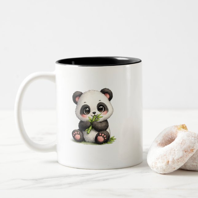 Söt baby-panda som äter bambus kopp  (Med munk)