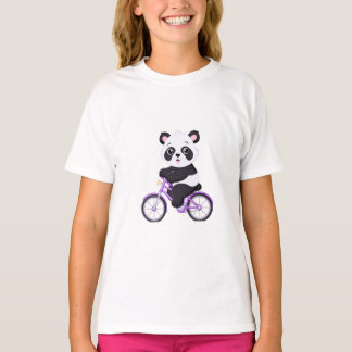 Söt baby panda som kör på lila cykel, seriefigurer t shirt