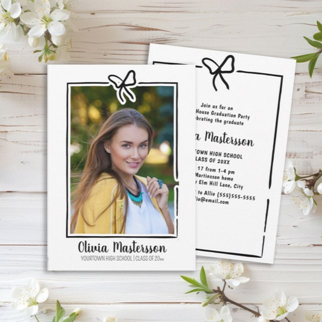 Söt båge ram foto öppen hus examensfest inbjudningar (Cute line art bow graduation open house/graduation party photo invitation)