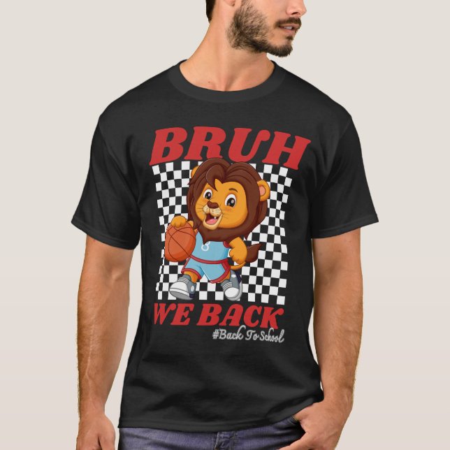 Söt basketboll lejon BRUH VI ÄR TILLBAKA Tillbaka  T Shirt (Framsida)