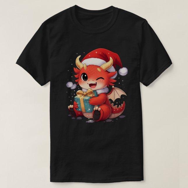 Söt Bebisdrake som Håller Present – Rolig Fantasy  T Shirt (Design framsida)
