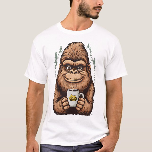 Söt Bigfoot Dricker Kaffe  Rolig Sasquatch  T Shirt (Framsida)