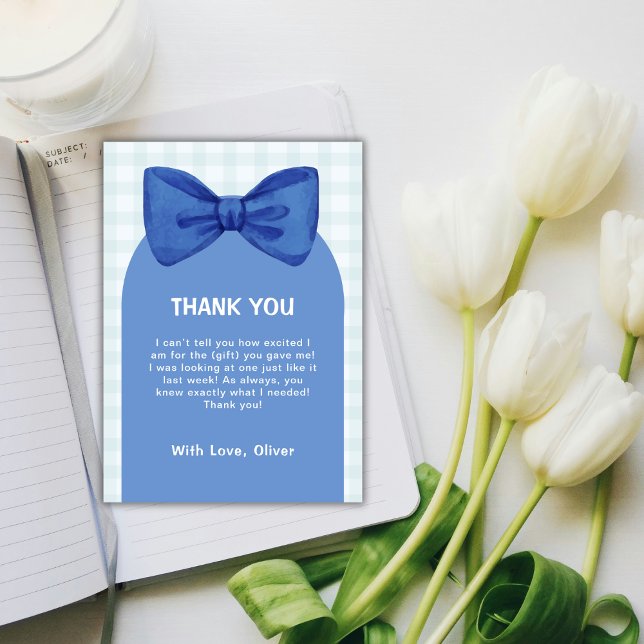 Söt blå ark gingham-rutig pojke baby shower  tack kort (Cute Blue Arch Gingham Plaid Bow Boy Baby Shower Thank You Card)