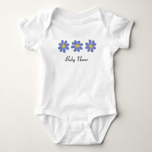 Söt blåa blommor med beställnings- babynamn t shirt