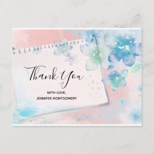 Söt Blåa blommor på Rosans Tack i bakgrunden Vykort
